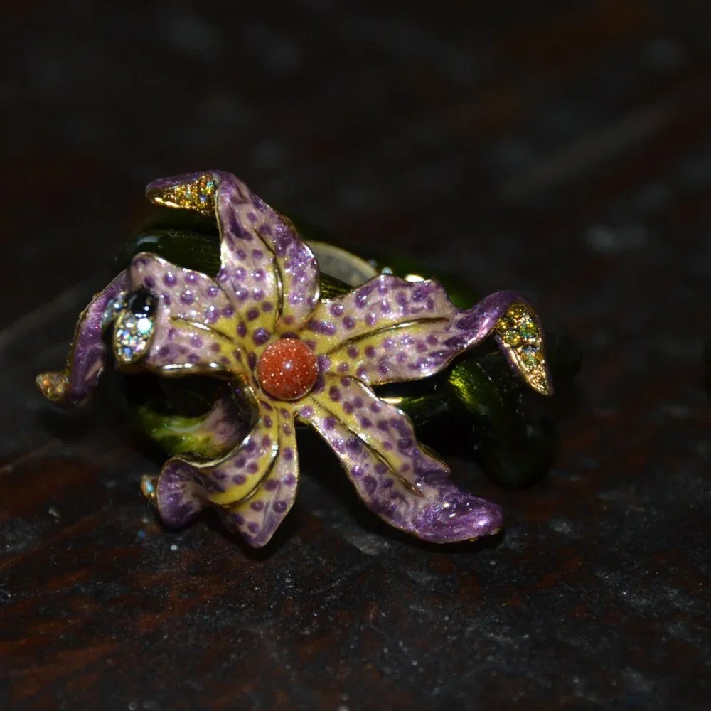 RARE LUXURY JAY STRONGWATER LILY FLOWER FLORAL CRYSTAL ENAMEL NAPKIN RING HOLDER